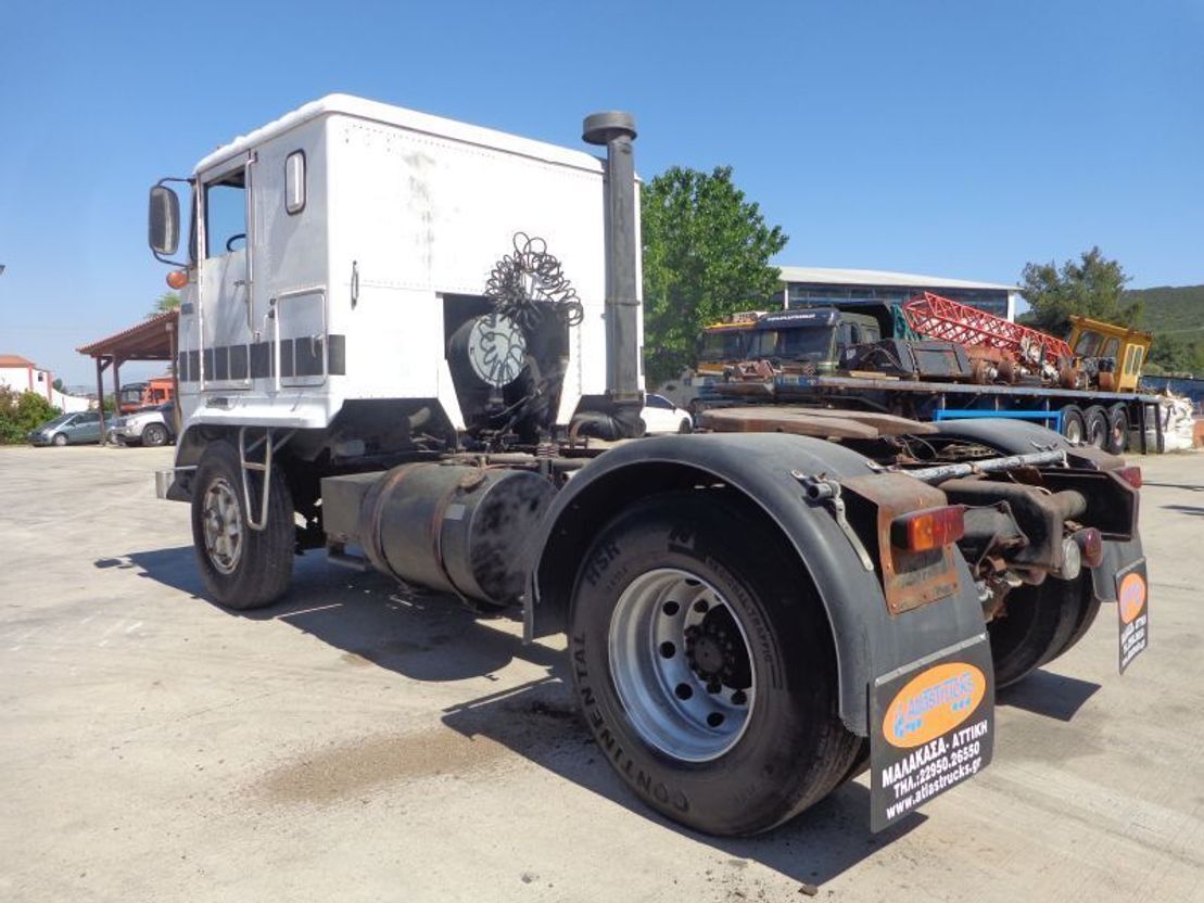 White WHITE (4X2) TYPE : RC 42B 06 - Xe đầu kéo: hình 3 White WHITE (4X2) TYPE : RC 42B 06 - Xe đầu kéo: hình 3