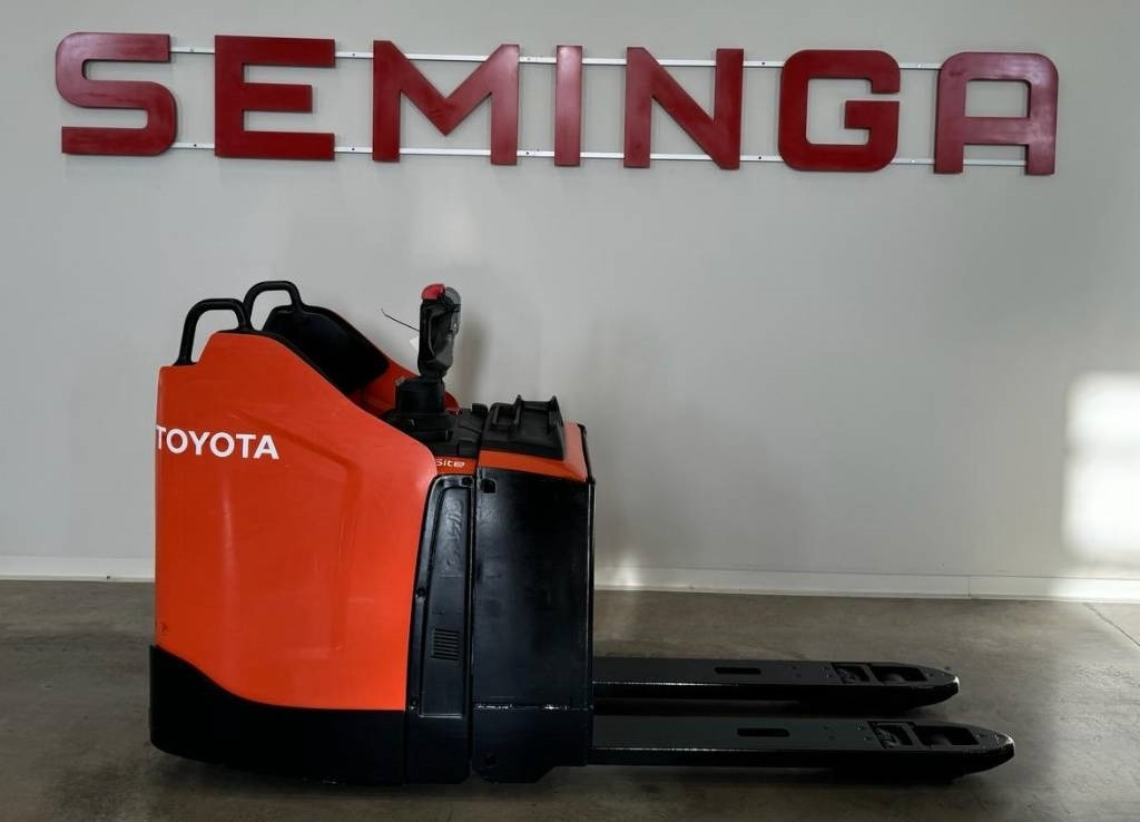 Toyota 10545 LPE200 - Xe tải nâng pallet: hình 2 Toyota 10545 LPE200 - Xe tải nâng pallet: hình 2