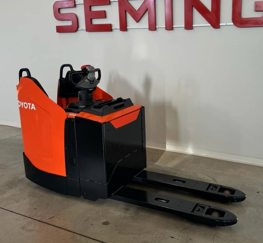 Toyota 10545 LPE200 - Xe tải nâng pallet: hình 1 Toyota 10545 LPE200 - Xe tải nâng pallet: hình 1