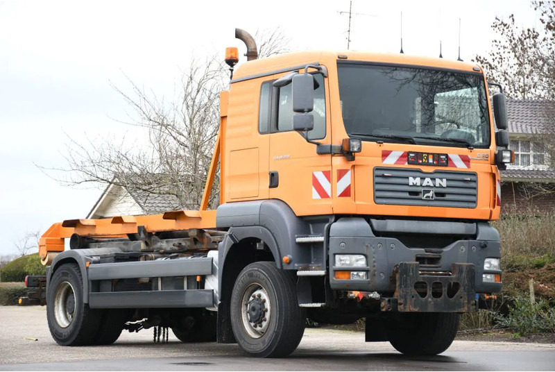 MAN TGA 18.350 4X4 BL HAAKARM/HOOKLIFT/ABROLLER!!KOMMUNAL!! - Xe tải nâng móc: hình 1 MAN TGA 18.350 4X4 BL HAAKARM/HOOKLIFT/ABROLLER!!KOMMUNAL!! - Xe tải nâng móc: hình 1