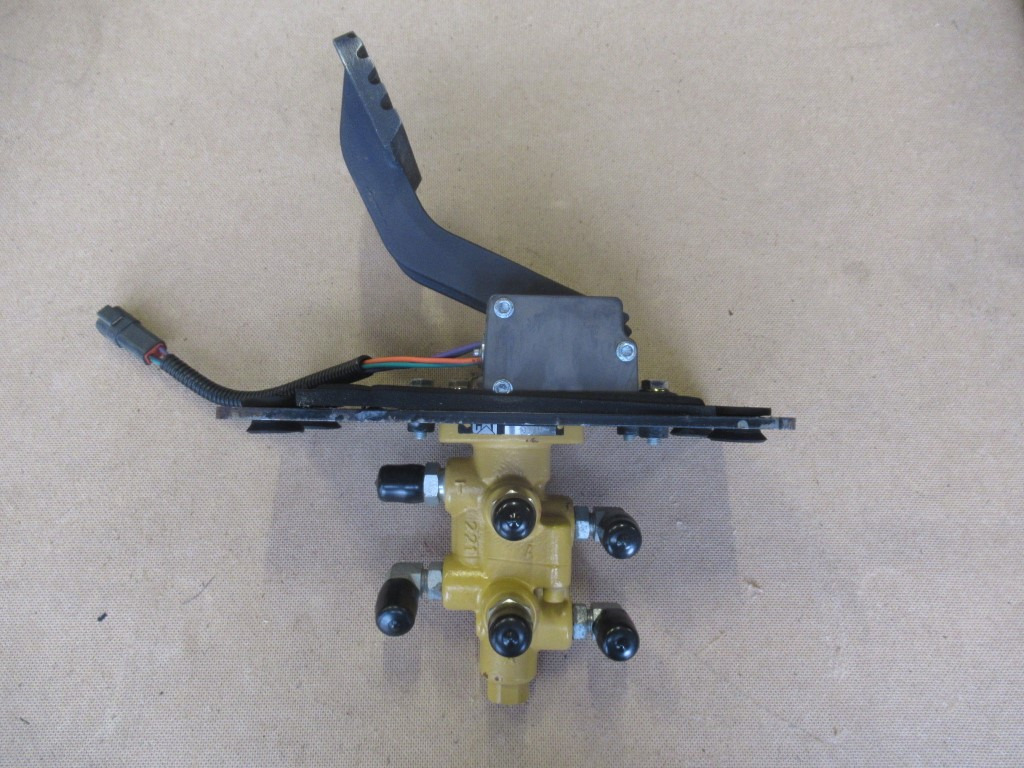 Caterpillar 3734532 - Bàn đạp cho Máy móc xây dựng: hình 1 Caterpillar 3734532 - Bàn đạp cho Máy móc xây dựng: hình 1
