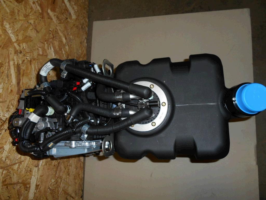 Caterpillar 3735561 - Bình AdBlue cho Máy móc xây dựng: hình 2 Caterpillar 3735561 - Bình AdBlue cho Máy móc xây dựng: hình 2