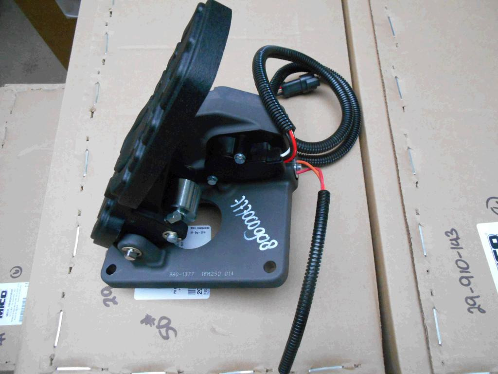 Caterpillar 3801377 - Bàn đạp cho Máy móc xây dựng: hình 1 Caterpillar 3801377 - Bàn đạp cho Máy móc xây dựng: hình 1