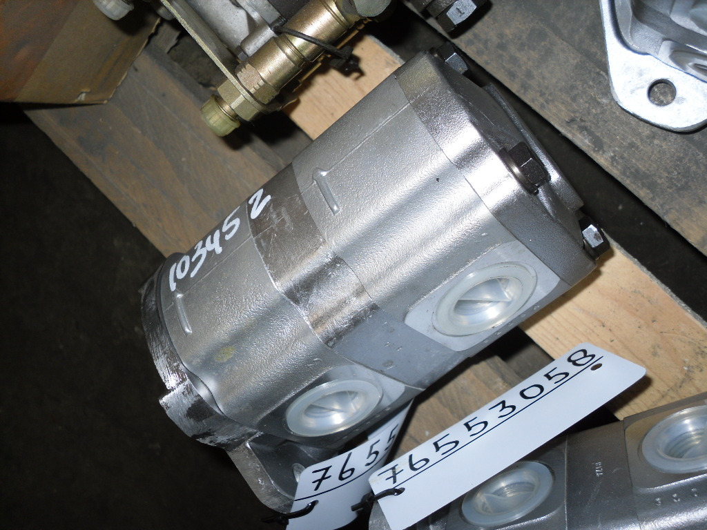 New Holland 157582028 - 76553058 - Bơm lái cho Máy móc xây dựng: hình 1 New Holland 157582028 - 76553058 - Bơm lái cho Máy móc xây dựng: hình 1