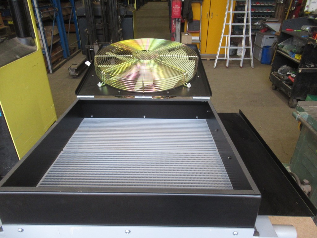 New Holland 2928821 - Hệ thống làm mát cho Máy móc nông nghiệp: hình 1 New Holland 2928821 - Hệ thống làm mát cho Máy móc nông nghiệp: hình 1