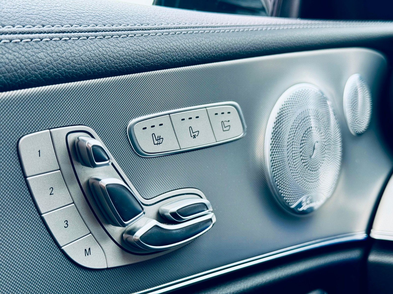 Mercedes-Benz E 220 d Autom. - Xe hơi: hình 2 Mercedes-Benz E 220 d Autom. - Xe hơi: hình 2