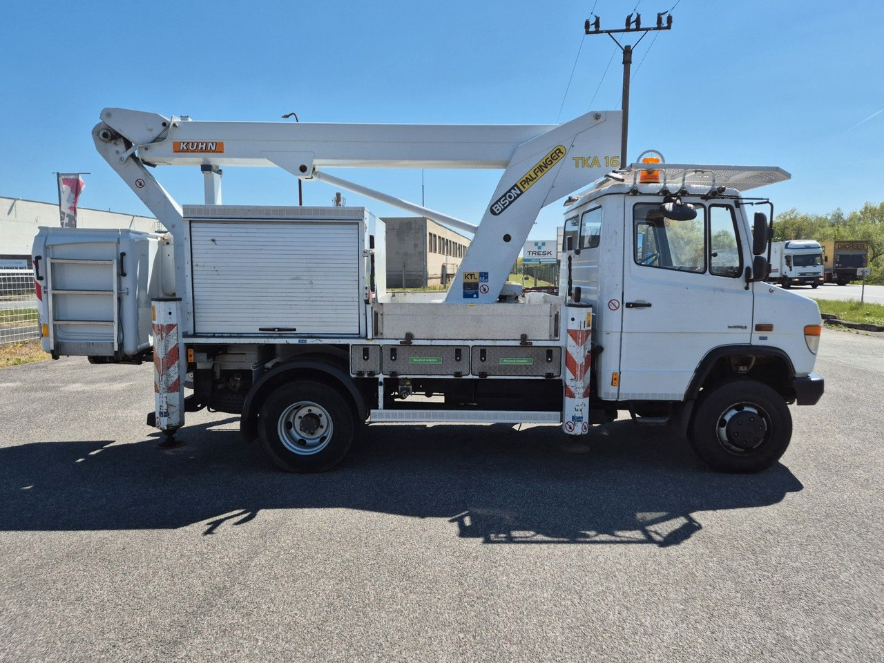 Mercedes-Benz Vario 816 work platform - Nền bục trên không gắn trên xe tải: hình 3 Mercedes-Benz Vario 816 work platform - Nền bục trên không gắn trên xe tải: hình 3