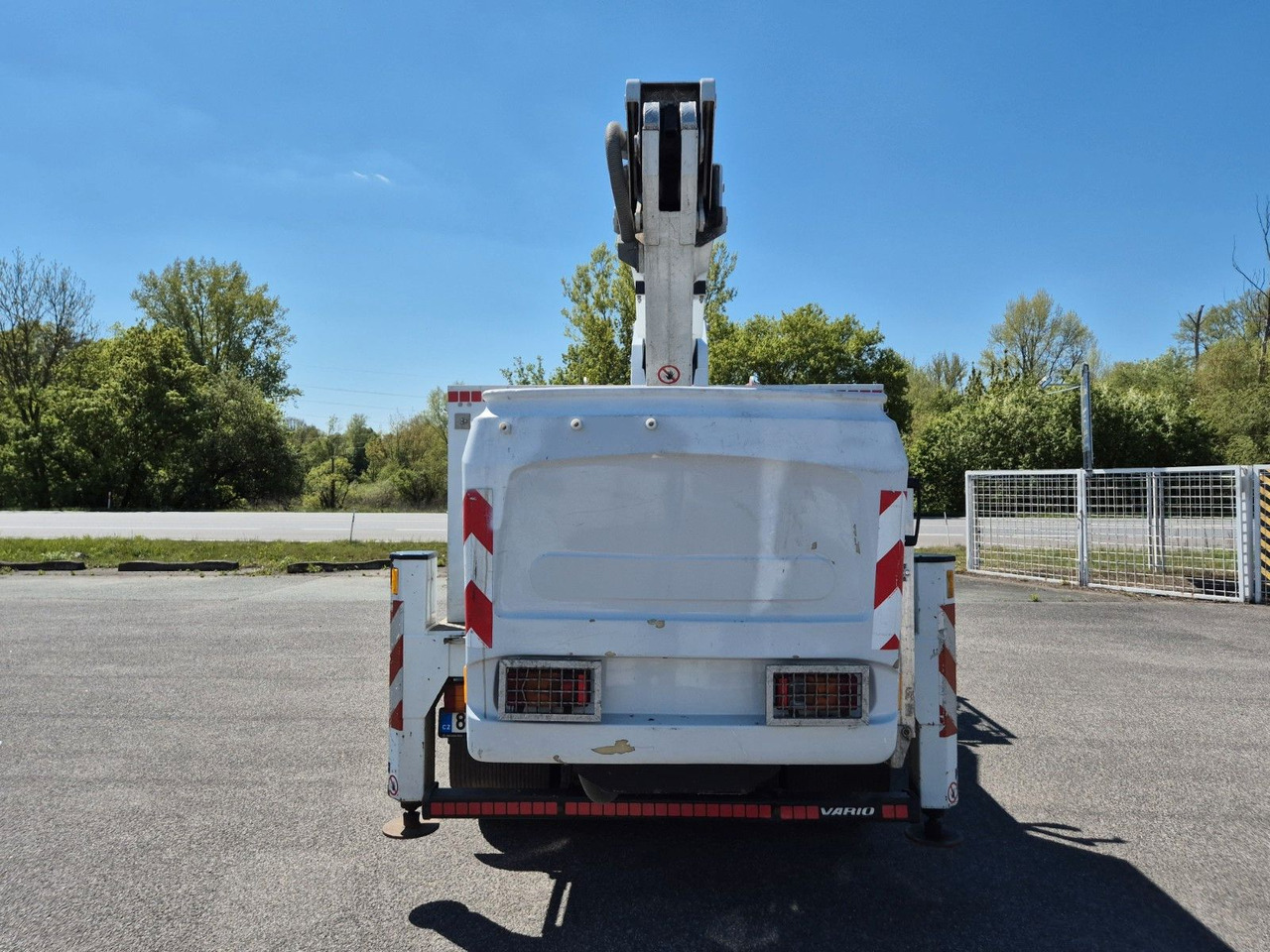 Mercedes-Benz Vario 816 work platform - Nền bục trên không gắn trên xe tải: hình 5 Mercedes-Benz Vario 816 work platform - Nền bục trên không gắn trên xe tải: hình 5