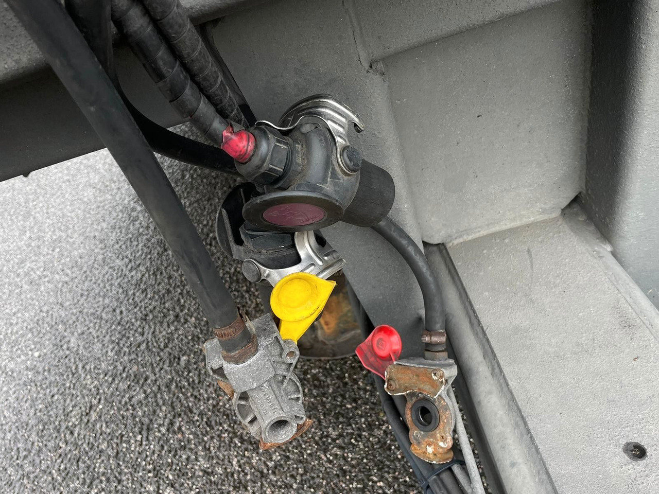 Rơ moóc mui bạt Svan CHT202: hình 15 Rơ moóc mui bạt Svan CHT202: hình 15