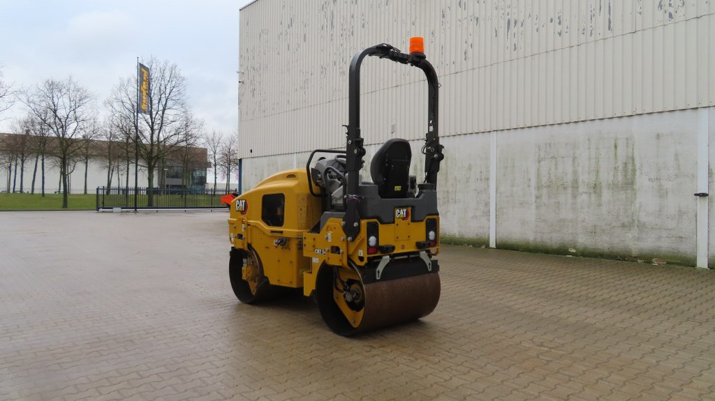 Caterpillar CB 2.5 GC - Máy lăn đường: hình 4 Caterpillar CB 2.5 GC - Máy lăn đường: hình 4
