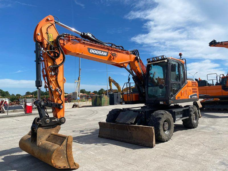 Doosan DX160W - Máy xúc bánh lốp: hình 1 Doosan DX160W - Máy xúc bánh lốp: hình 1