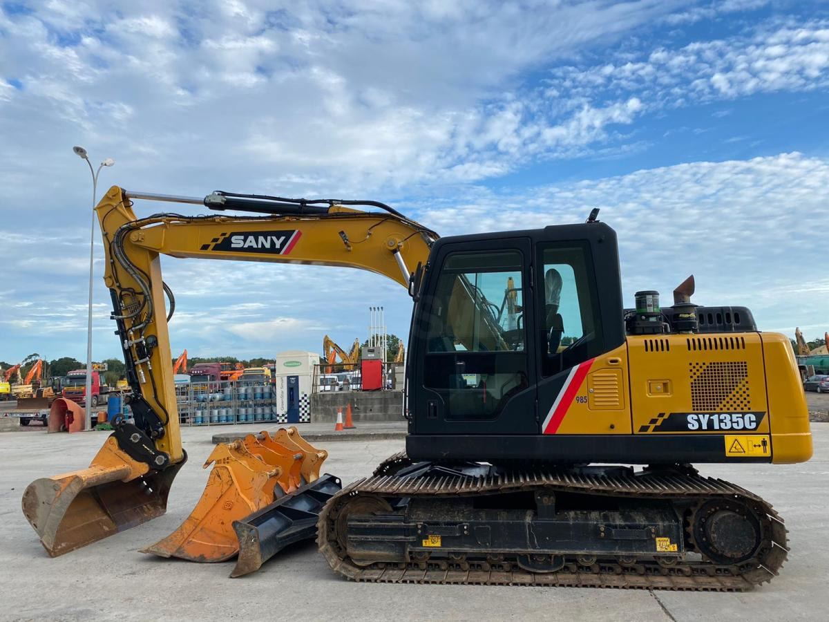 Sany SY135C - Máy xúc bánh xích: hình 1 Sany SY135C - Máy xúc bánh xích: hình 1