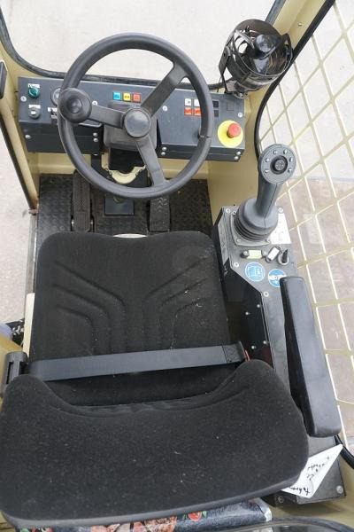 Hubtex S40E - Máy chất hàng bên: hình 3 Hubtex S40E - Máy chất hàng bên: hình 3