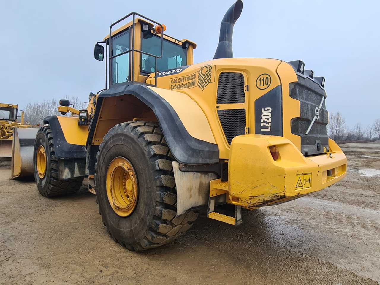 VOLVO L220G - Máy xúc lật bánh lốp: hình 2 VOLVO L220G - Máy xúc lật bánh lốp: hình 2