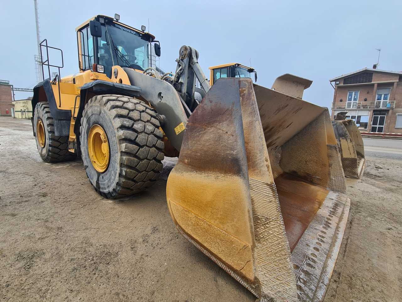 VOLVO L220G - Máy xúc lật bánh lốp: hình 1 VOLVO L220G - Máy xúc lật bánh lốp: hình 1