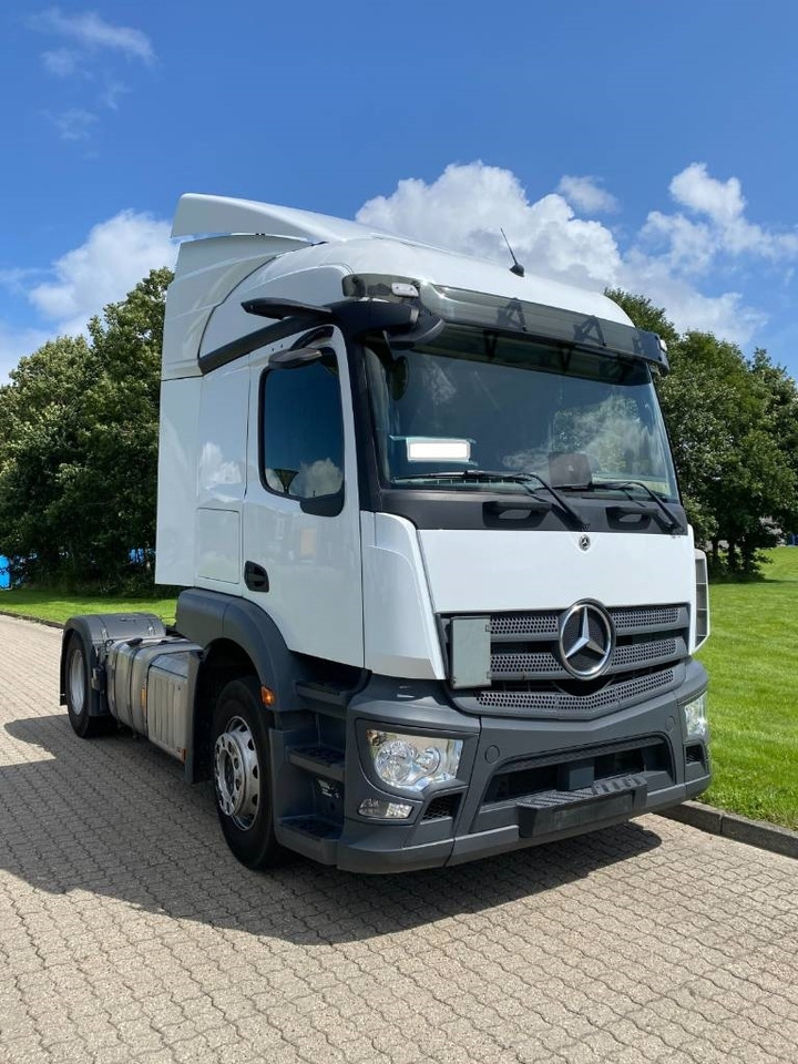 Mercedes-Benz Actros 1835 - Xe đầu kéo: hình 2 Mercedes-Benz Actros 1835 - Xe đầu kéo: hình 2