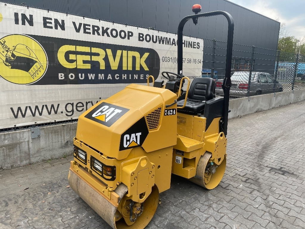 CAT CB 14 - Máy lăn đường: hình 2 CAT CB 14 - Máy lăn đường: hình 2
