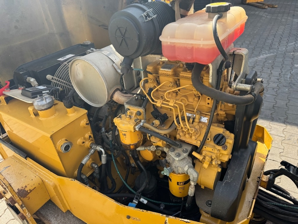 CAT CB 24 B - Máy lăn đường: hình 5 CAT CB 24 B - Máy lăn đường: hình 5