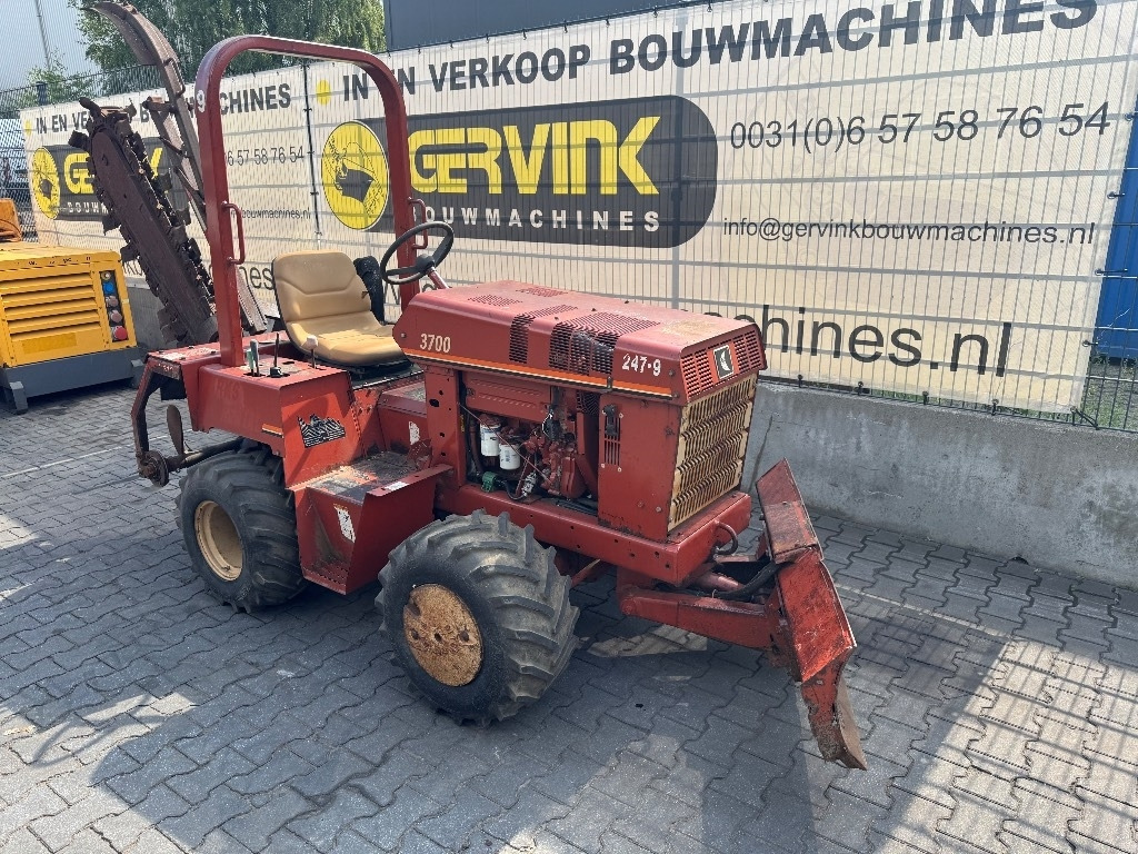 Ditch Witch 3700 DD - Máy đào hào: hình 1 Ditch Witch 3700 DD - Máy đào hào: hình 1