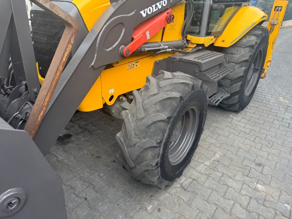 Volvo BL 71 - Máy xúc trước múc sau: hình 3 Volvo BL 71 - Máy xúc trước múc sau: hình 3