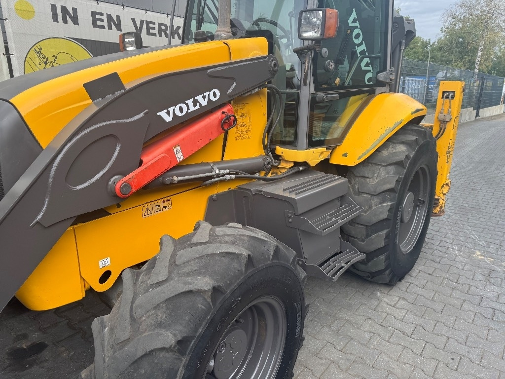 Volvo BL 71 - Máy xúc trước múc sau: hình 4 Volvo BL 71 - Máy xúc trước múc sau: hình 4