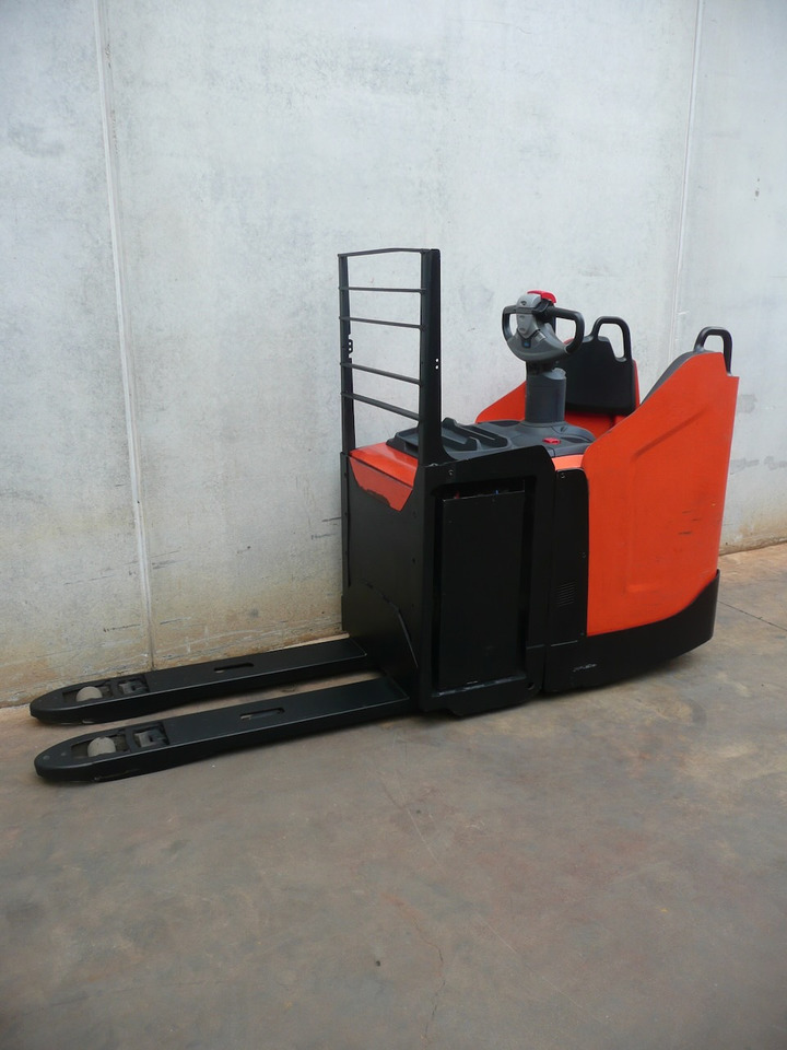 BT LPE 220 - Xe tải nâng pallet: hình 2 BT LPE 220 - Xe tải nâng pallet: hình 2