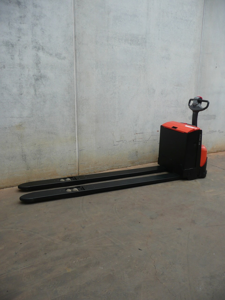 BT LWE 180 2350x570 - Xe tải nâng pallet: hình 2 BT LWE 180 2350x570 - Xe tải nâng pallet: hình 2