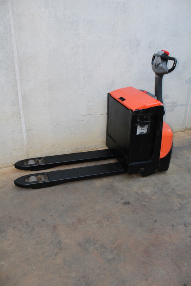 BT LWE 200 - Xe tải nâng pallet: hình 2 BT LWE 200 - Xe tải nâng pallet: hình 2