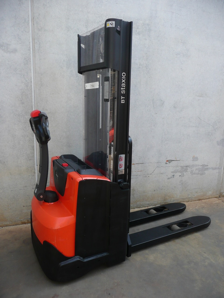 BT SWE 100 - Máy xếp chồng: hình 3 BT SWE 100 - Máy xếp chồng: hình 3