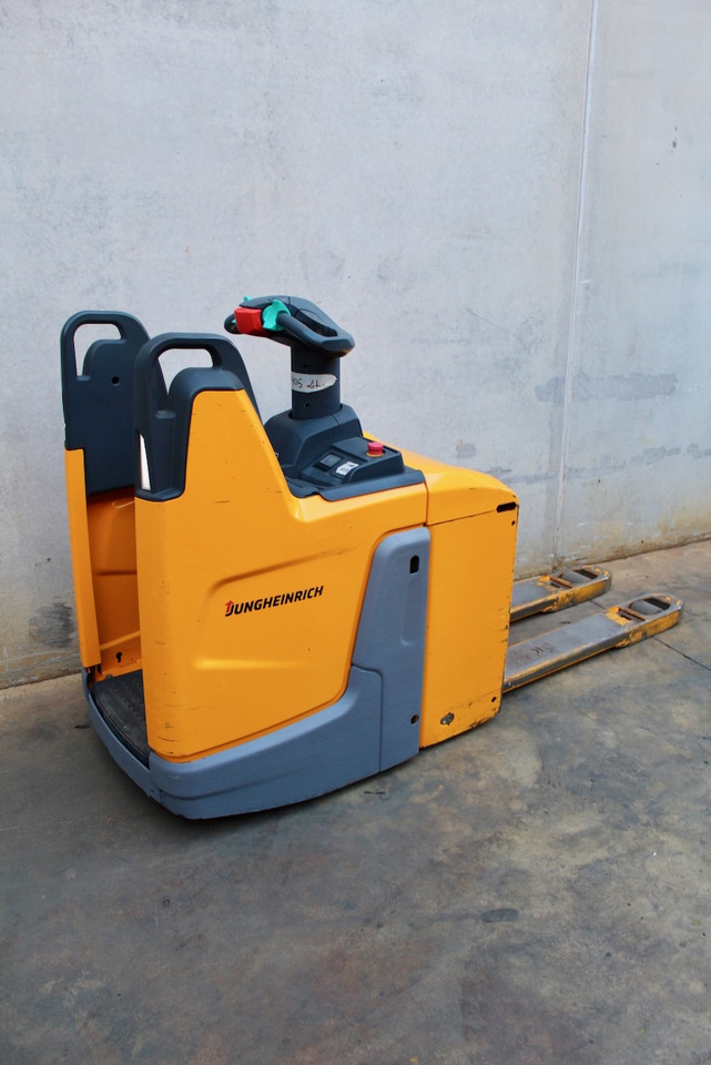 Jungheinrich ERE 120 LI-ION - Xe tải nâng pallet: hình 3 Jungheinrich ERE 120 LI-ION - Xe tải nâng pallet: hình 3