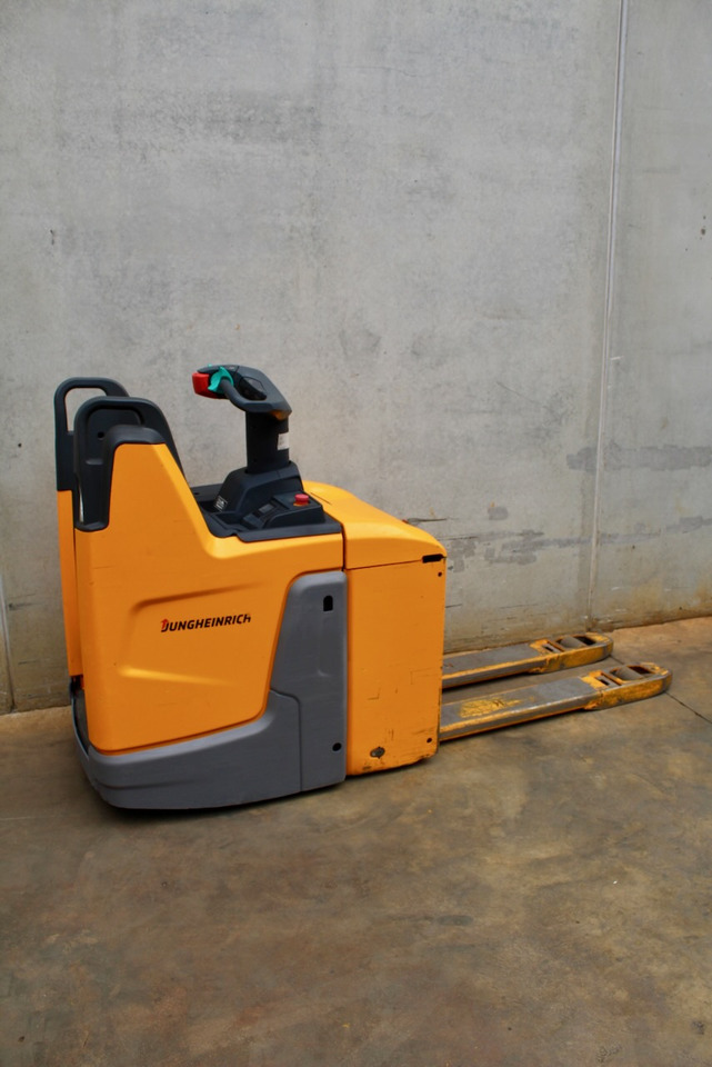 Jungheinrich ERE 120 LI-ION - Xe tải nâng pallet: hình 3 Jungheinrich ERE 120 LI-ION - Xe tải nâng pallet: hình 3