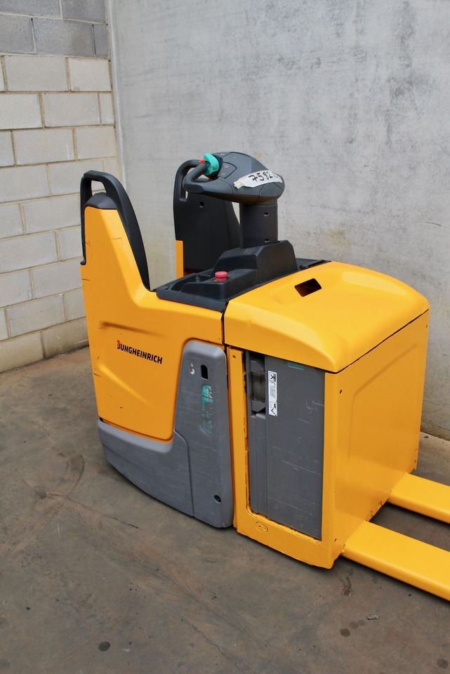 Jungheinrich ERE 125 LI-ION - Xe tải nâng pallet: hình 3 Jungheinrich ERE 125 LI-ION - Xe tải nâng pallet: hình 3