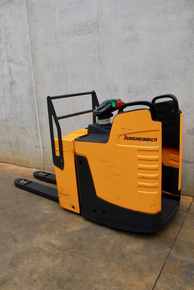 Jungheinrich ERE 225 - Xe tải nâng pallet: hình 1 Jungheinrich ERE 225 - Xe tải nâng pallet: hình 1