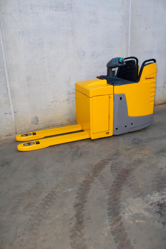 Jungheinrich ERE 225 - Xe tải nâng pallet: hình 2 Jungheinrich ERE 225 - Xe tải nâng pallet: hình 2