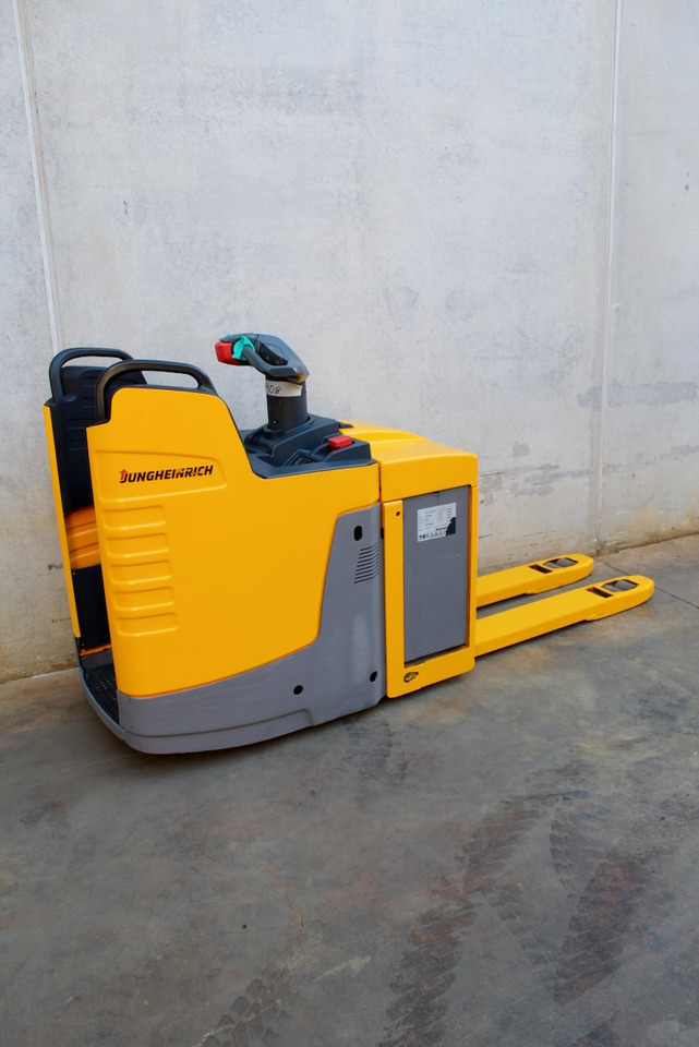 Jungheinrich ERE 225 - Xe tải nâng pallet: hình 3 Jungheinrich ERE 225 - Xe tải nâng pallet: hình 3