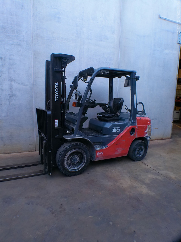Toyota 02-8FGF30 MATRICULADA - Xe nâng gas: hình 3 Toyota 02-8FGF30 MATRICULADA - Xe nâng gas: hình 3