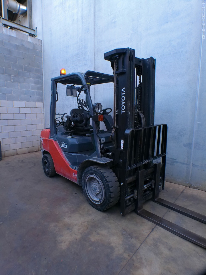 Toyota 02-8FGF30 MATRICULADA - Xe nâng gas: hình 1 Toyota 02-8FGF30 MATRICULADA - Xe nâng gas: hình 1