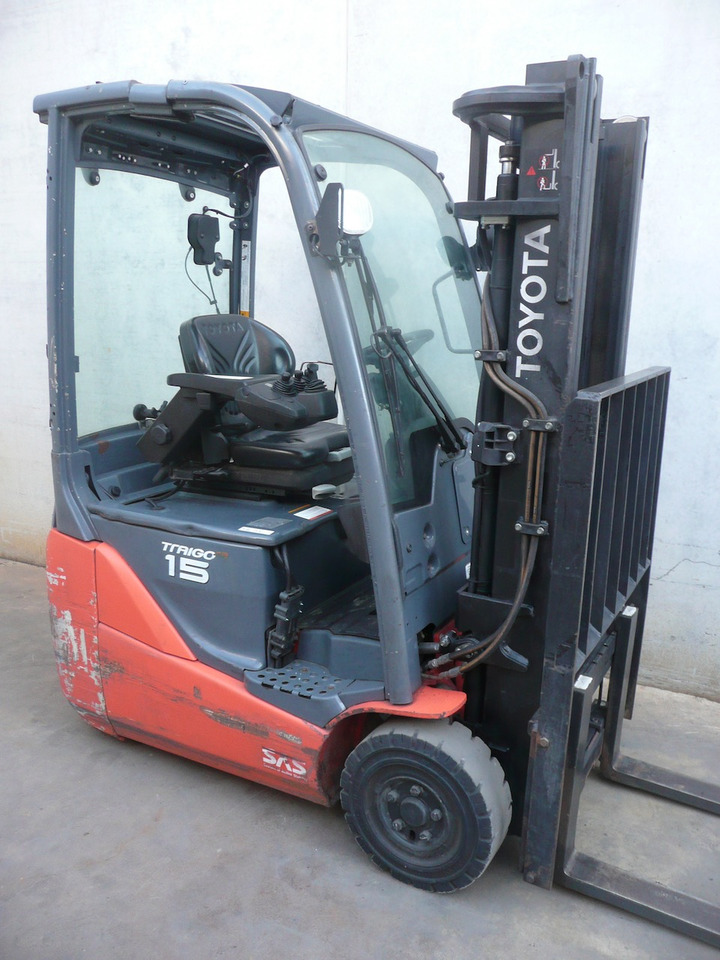 Toyota 8FBE15T - Xe nâng điện: hình 1 Toyota 8FBE15T - Xe nâng điện: hình 1