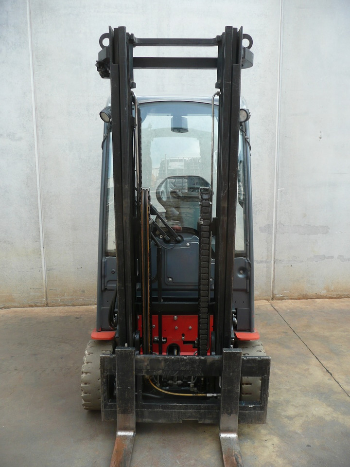 Toyota 8FBE16T - Xe nâng điện: hình 5 Toyota 8FBE16T - Xe nâng điện: hình 5