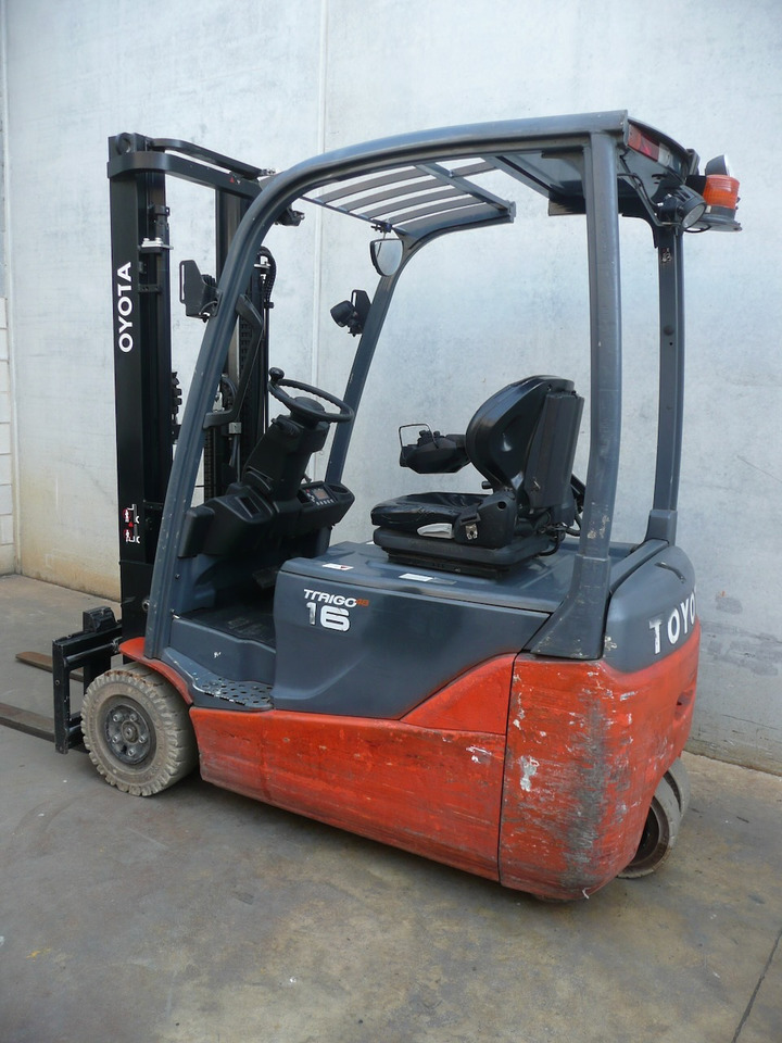 Toyota 8FBE16T - Xe nâng điện: hình 4 Toyota 8FBE16T - Xe nâng điện: hình 4