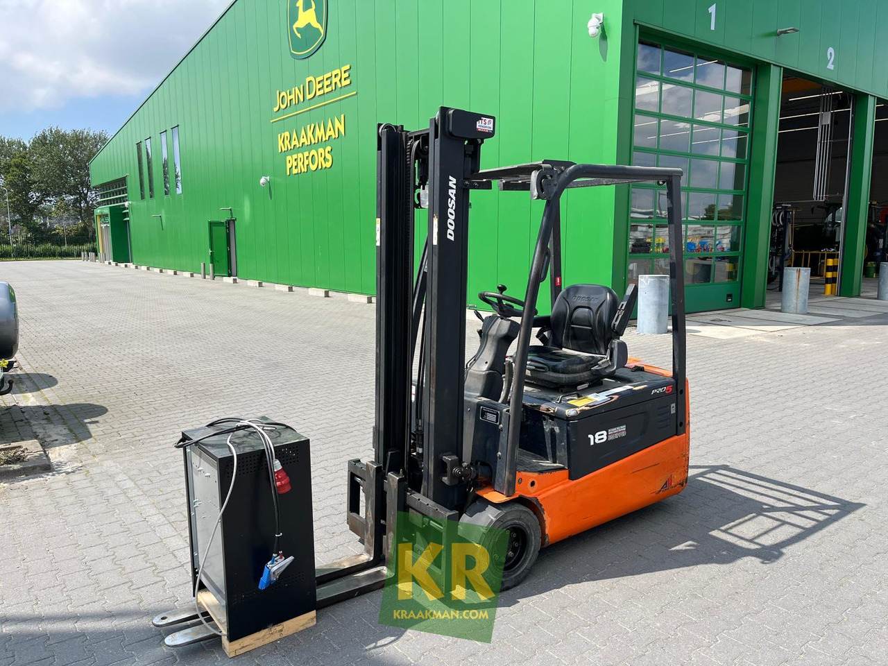Doosan B18T - Xe nâng gắn tải: hình 1 Doosan B18T - Xe nâng gắn tải: hình 1