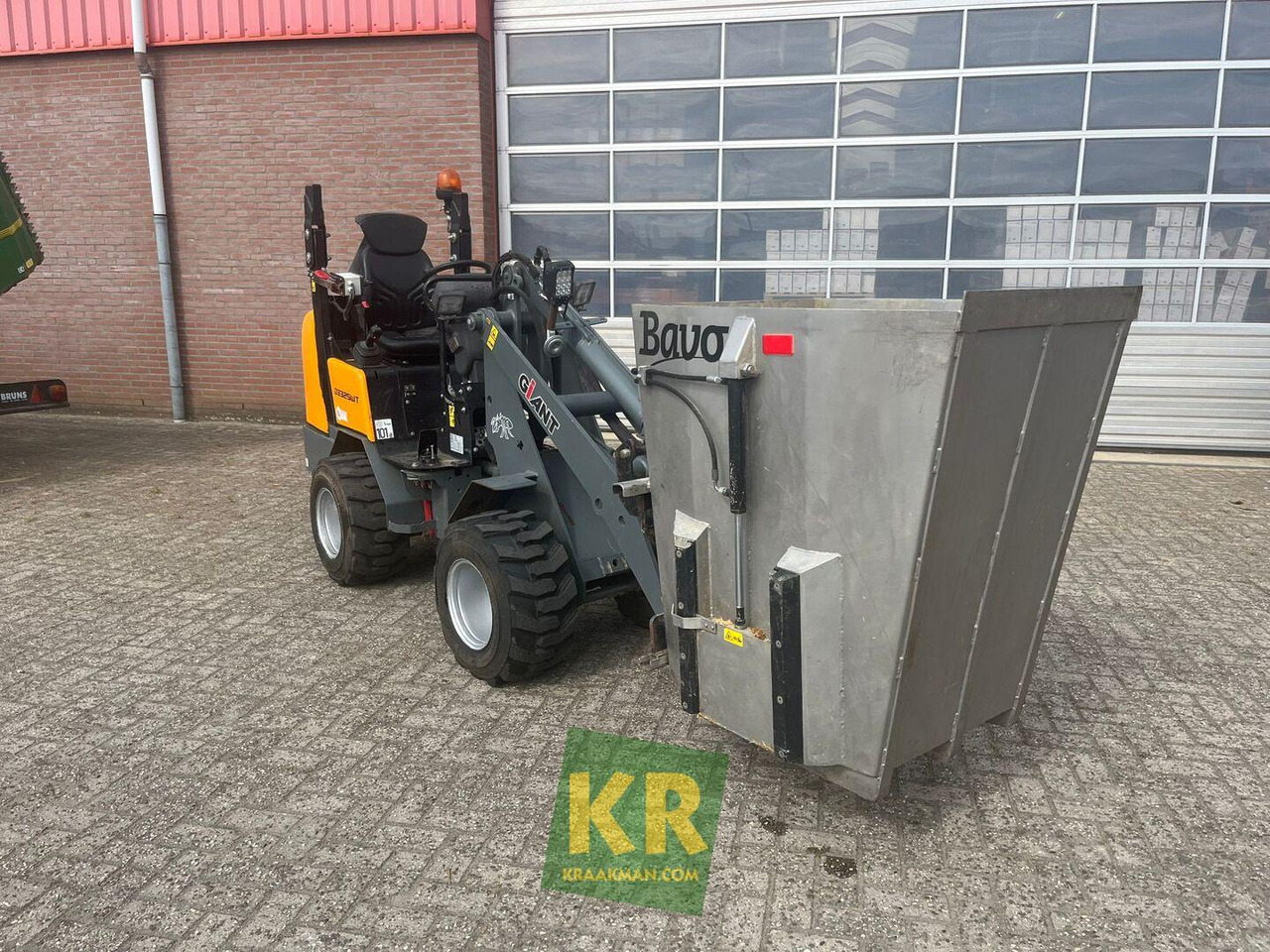 Giant D332 - Máy xúc lật mini gấp khúc: hình 1 Giant D332 - Máy xúc lật mini gấp khúc: hình 1
