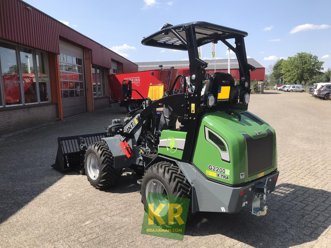 Giant G2200E - Máy xúc lật mini gấp khúc: hình 4 Giant G2200E - Máy xúc lật mini gấp khúc: hình 4