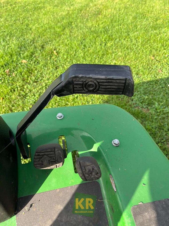 John Deere 1580 - Máy cắt cỏ vườn: hình 5 John Deere 1580 - Máy cắt cỏ vườn: hình 5