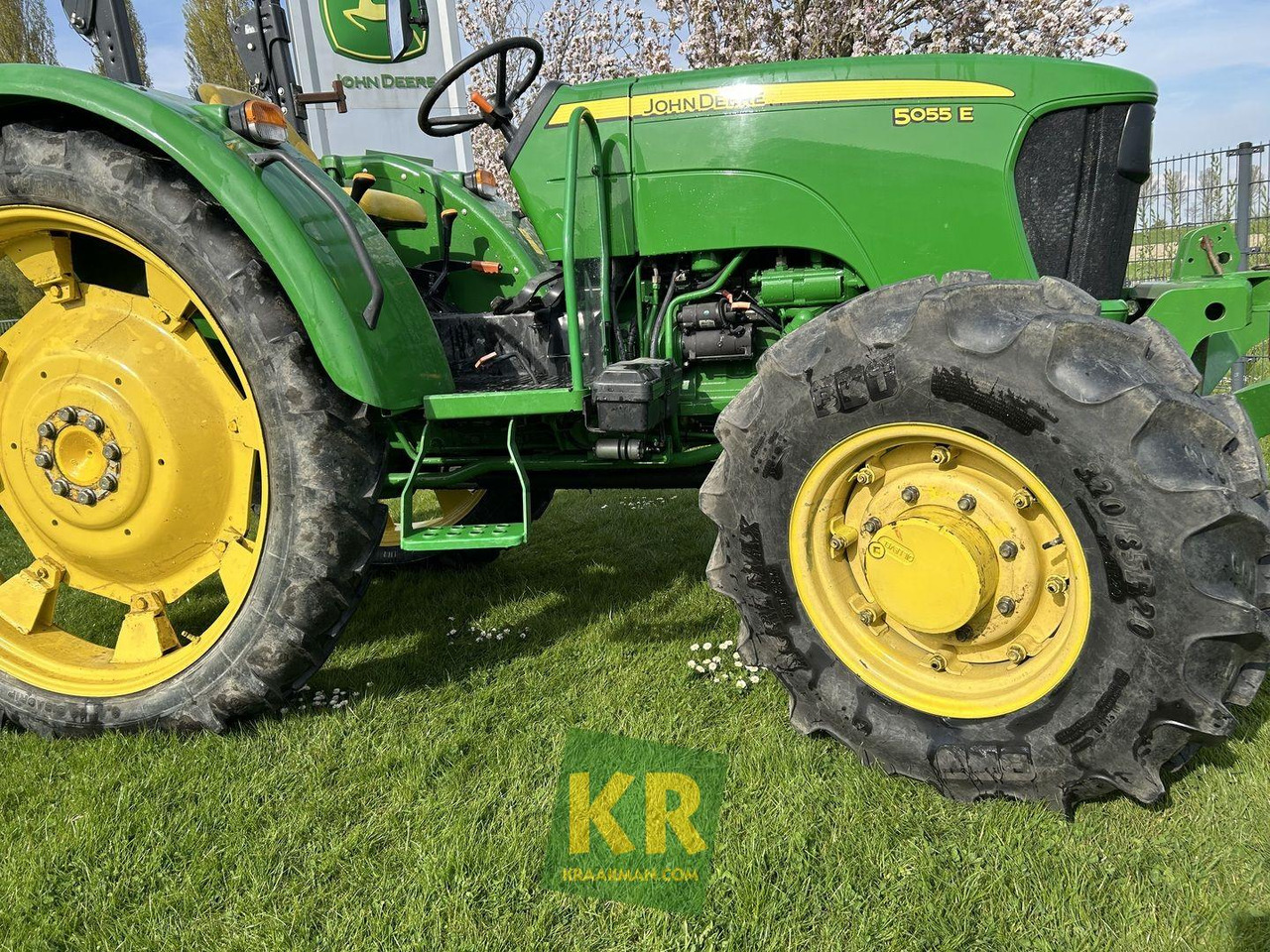 John Deere 5055E - Máy cày: hình 3 John Deere 5055E - Máy cày: hình 3