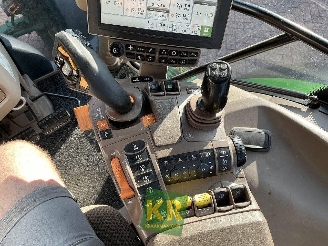 John Deere 6130R - Máy cày: hình 1 John Deere 6130R - Máy cày: hình 1