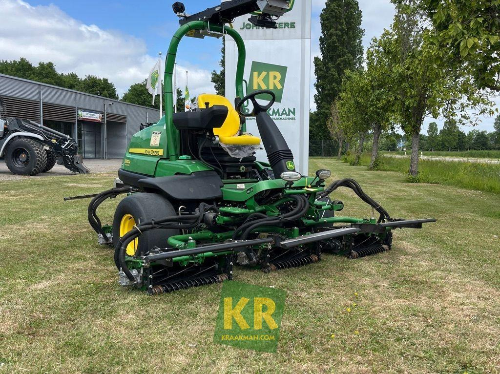 John Deere 6700A - Máy cắt cỏ vườn: hình 2 John Deere 6700A - Máy cắt cỏ vườn: hình 2