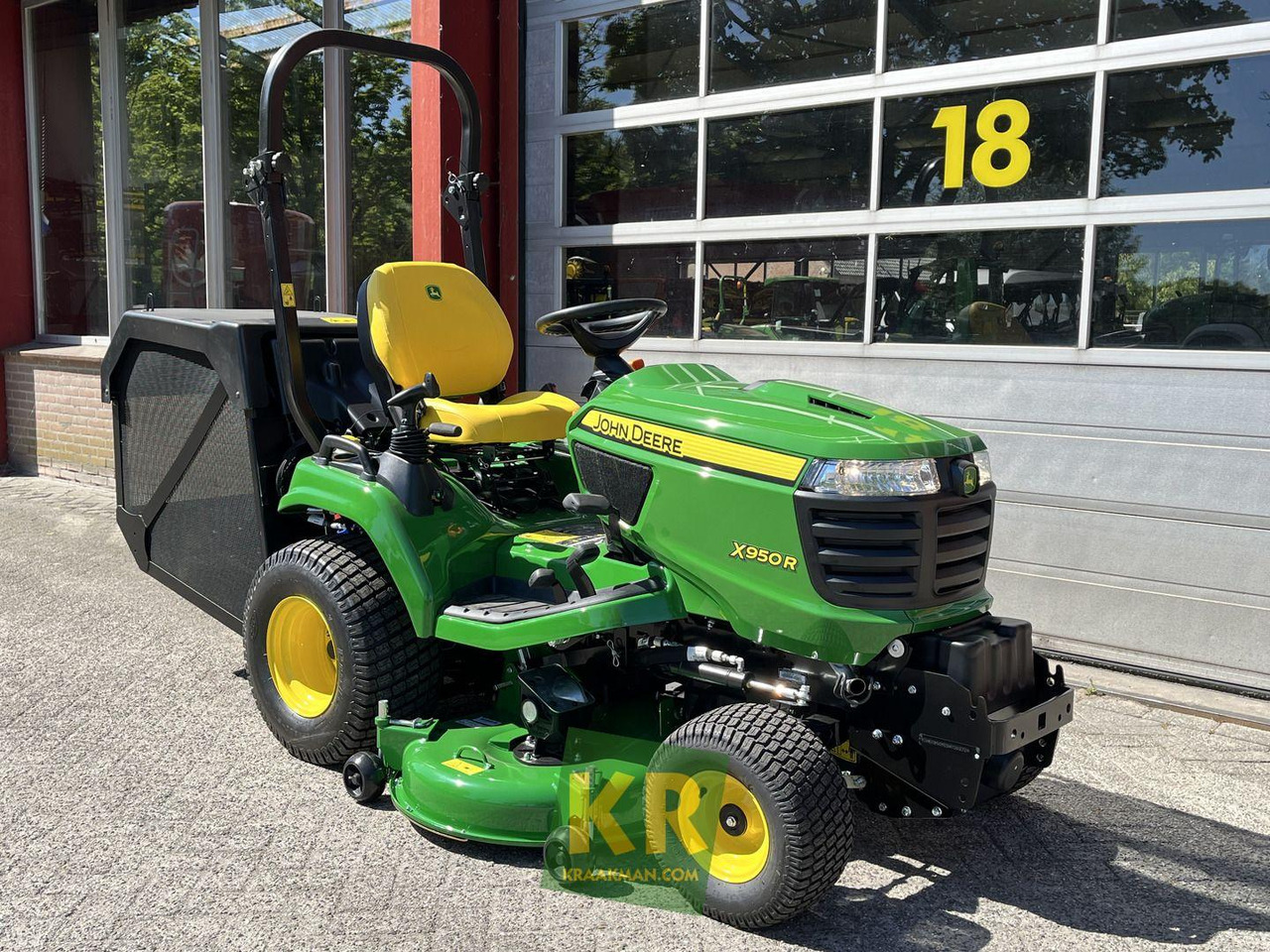 John Deere X950R - Máy cắt cỏ vườn: hình 3 John Deere X950R - Máy cắt cỏ vườn: hình 3