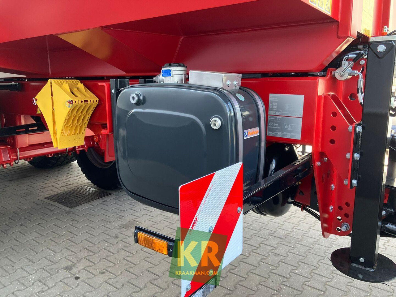 Krampe BIG BODY 900 - Toa kéo nhỏng/ Xe đổ: hình 2 Krampe BIG BODY 900 - Toa kéo nhỏng/ Xe đổ: hình 2