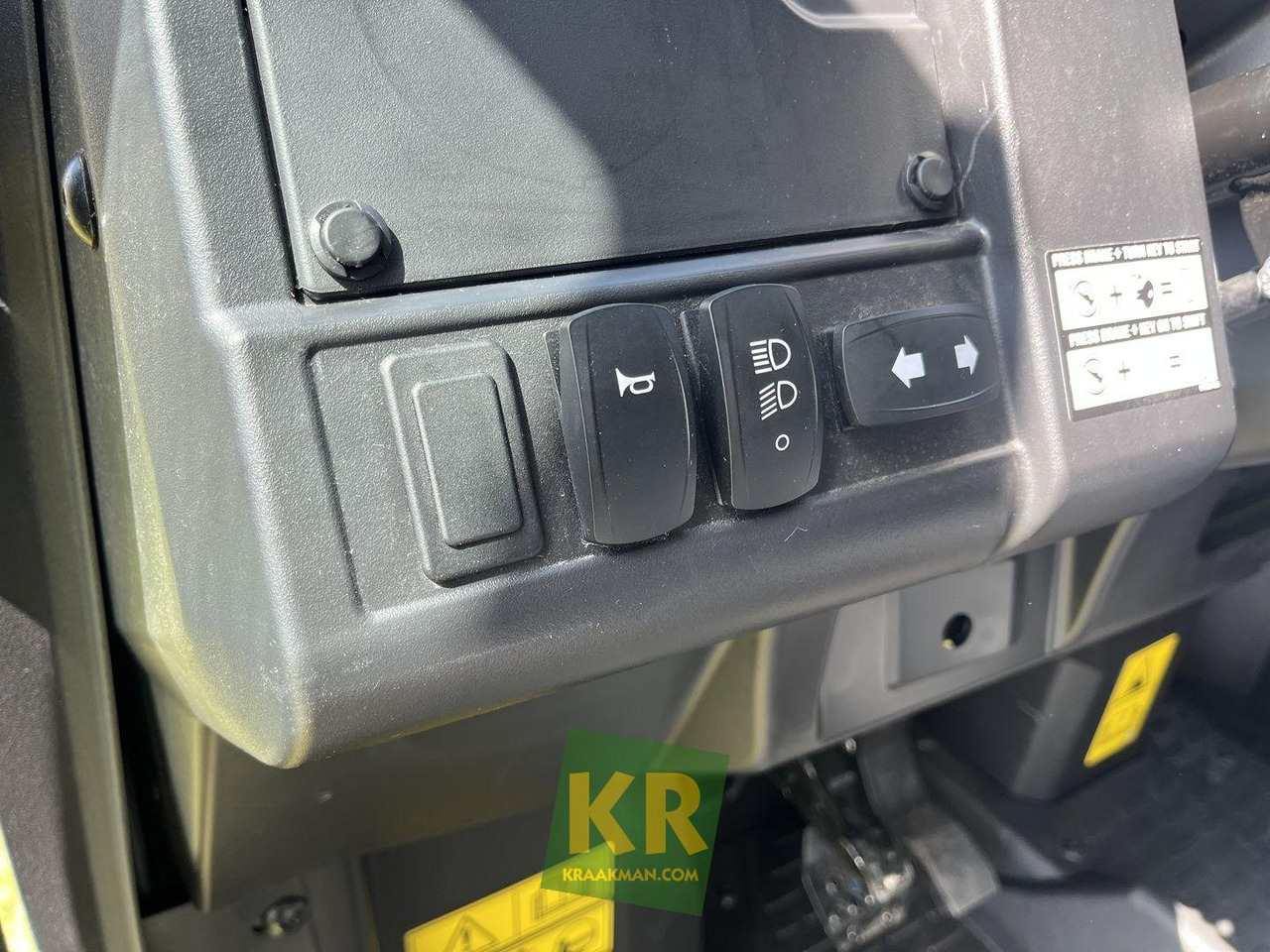 XUV875M John Deere - ATV/ Xe 4 bánh: hình 3 XUV875M John Deere - ATV/ Xe 4 bánh: hình 3